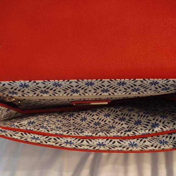 NWT Red floral handbag. - Picture 5 of 6